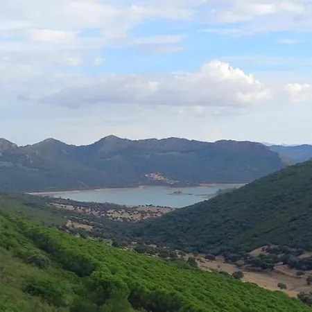 منزل ريفي La Hoja El Valle Valdecaballeros